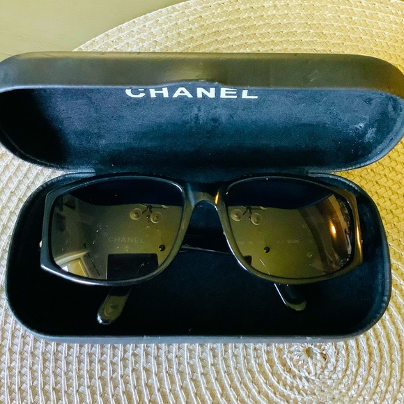 Authentic CHANEL sunglasses 😎 - Picture 1 of 14